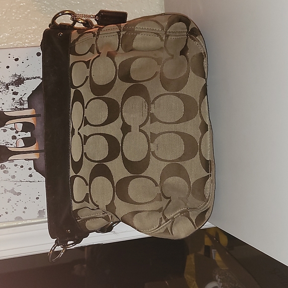 Coach Handbags - Coach shoulder bag in classic style with black leather strap & detail gently ❤